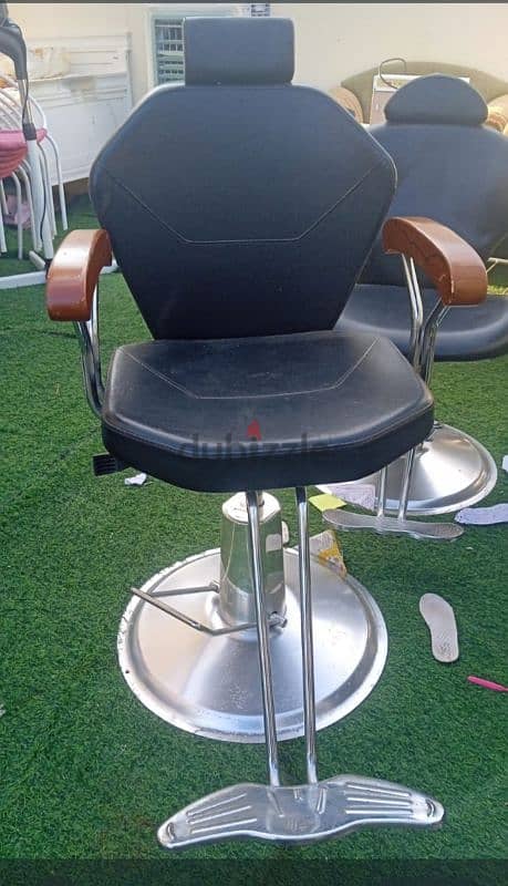 beauty saloon equipment urgent sale. 5