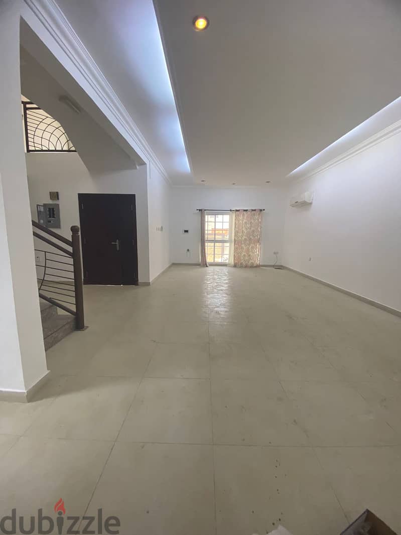 "SR-MF-663 Villa for rent in al hail north Good quality ( compound ) 5