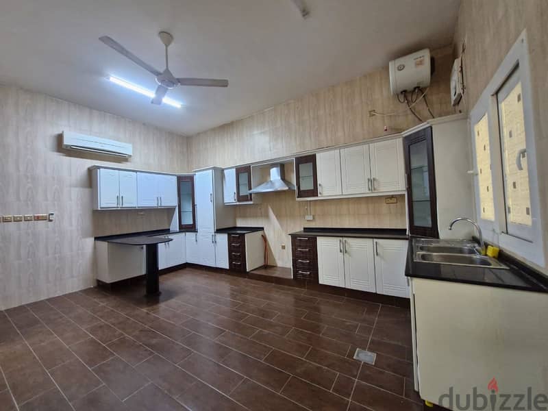 5 BR + 1 Maid’s Room Fantastic Villa in Al Muna, Bawshar 2