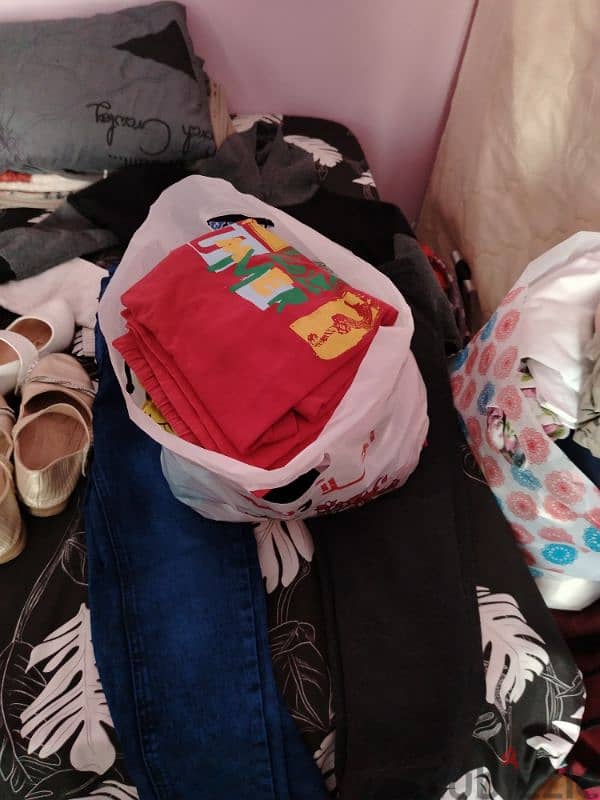 clothes and shoes in very good condition 0