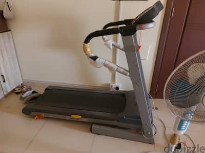 Treadmill (exercise equipment)