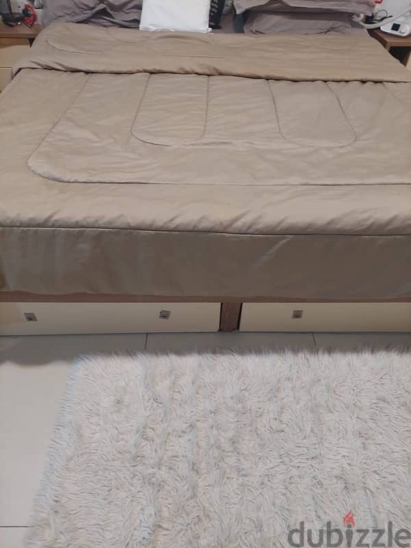 king Bed  + Two Side Tables + Dressing Table (Home Center) 2