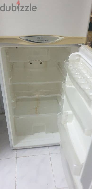 Refrigerator is for urgent sale 2