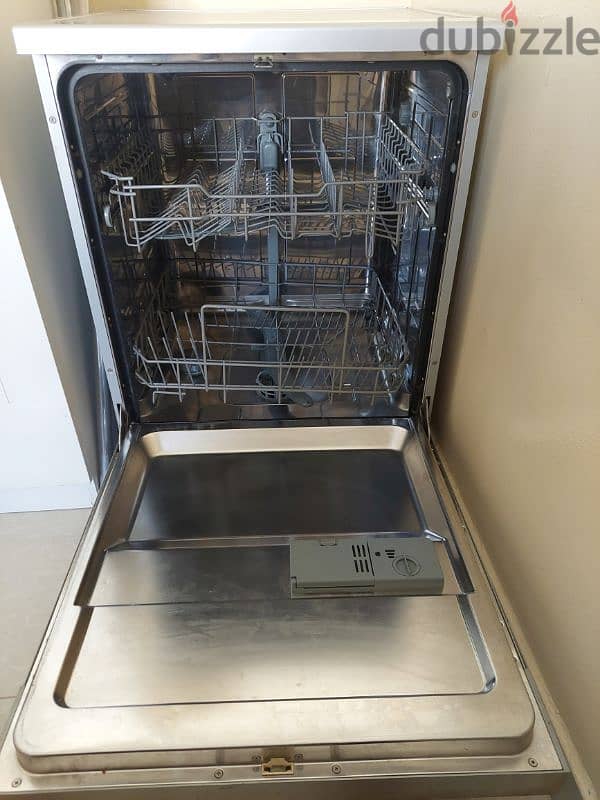 Dishwasher used 6 months only 1