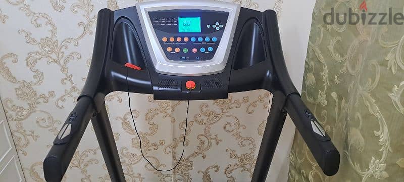 Treadmill with Automatic Inclined Function Like new,can Delivere also 4