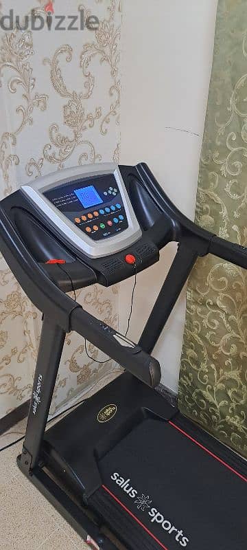 Treadmill with Automatic Inclined Function Like new,can Delivere also 6