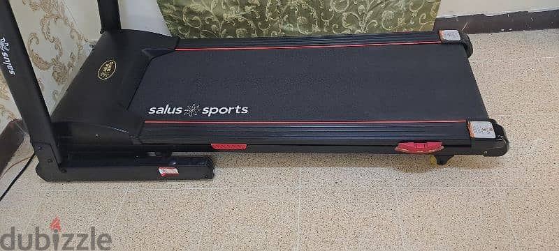 Treadmill with Automatic Inclined Function Like new,can Delivere also 7