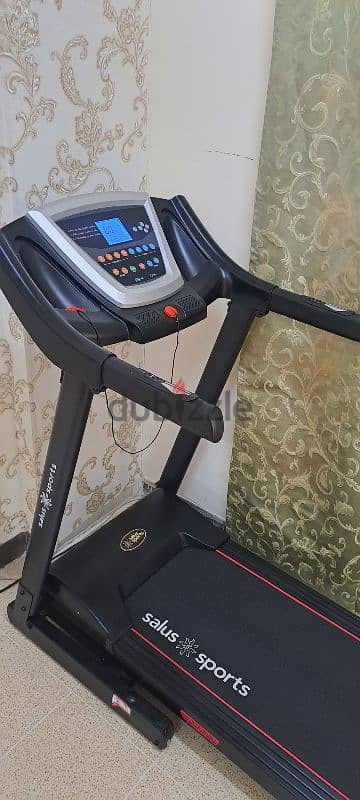 Treadmill with Automatic Inclined Function Like new,can Delivere also 8