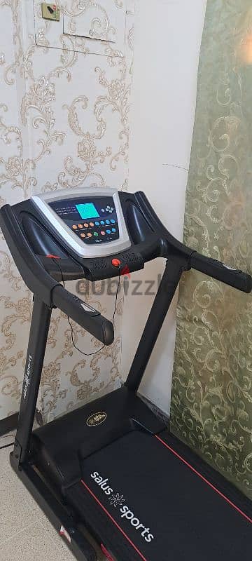 Treadmill with Automatic Inclined Function Like new,can Delivere also 9