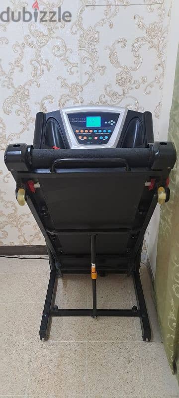 Treadmill with Automatic Inclined Function Like new,can Delivere also 14