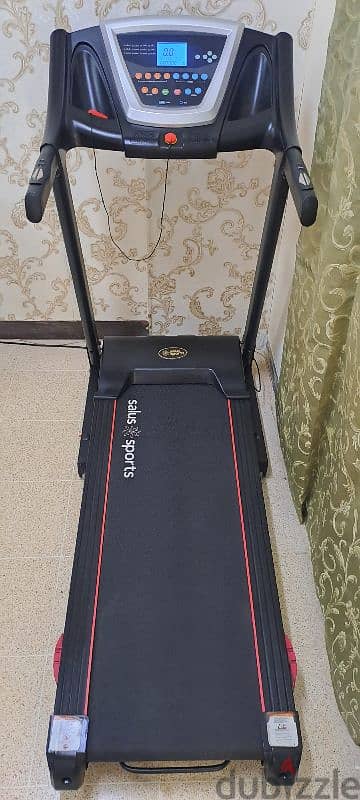 Treadmill with Automatic Inclined Function Like new,can Delivere also 15