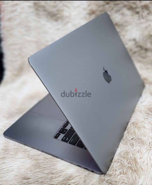 Macbook Pro A2141 core i9 32gb ram 500gb ssd 1