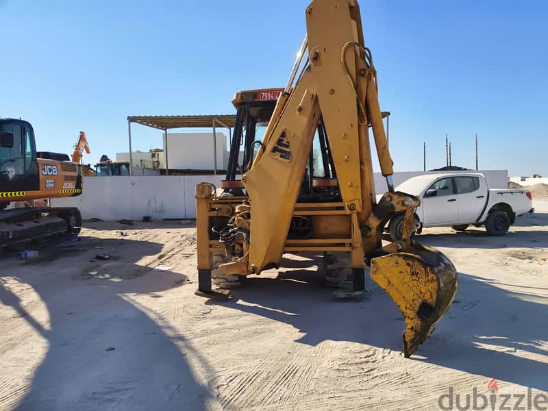 For Sale: JCB 3CX Backhoe Loader – OMR 2,500 4