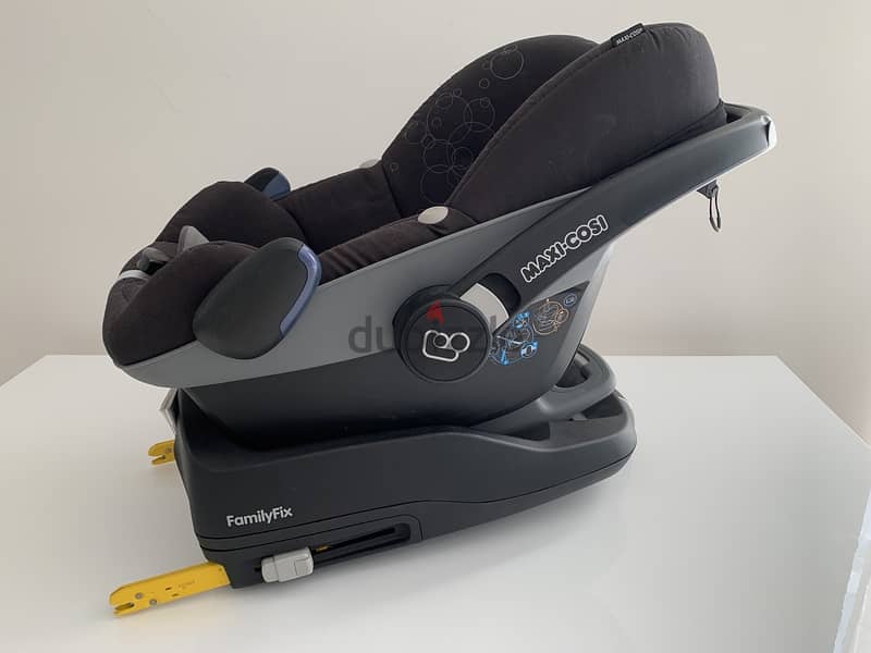 Maxi Cosi newborn car seat 3