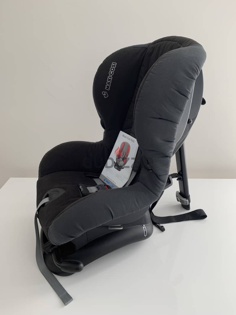 Maxi Cosi childrens car seat 9 months to 5 years 1