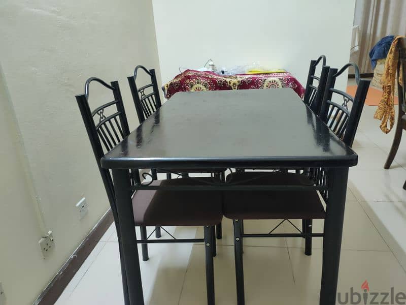 4 seat Dining table 0