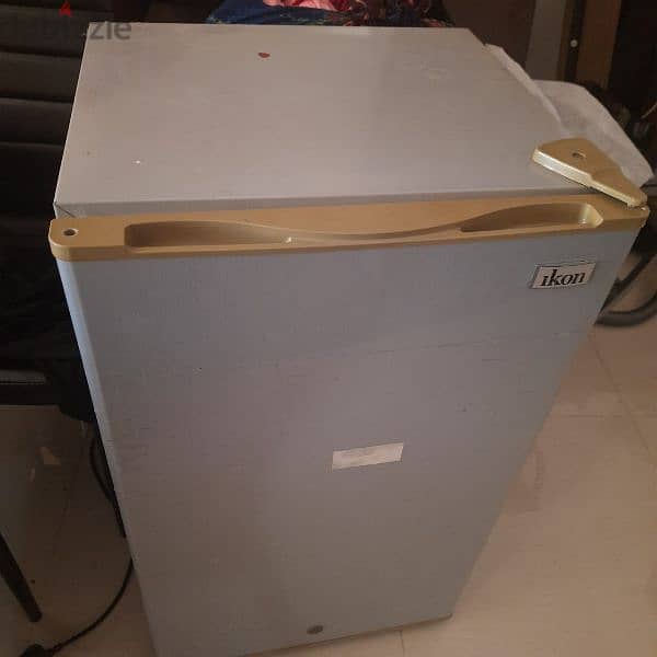 urgent sale fridge 4