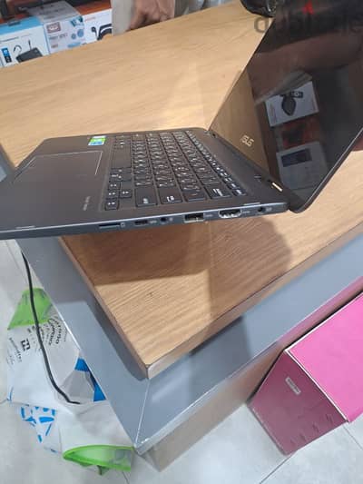 ASUS ZENBOOK I7/8TH-U/16/512 14 T USED