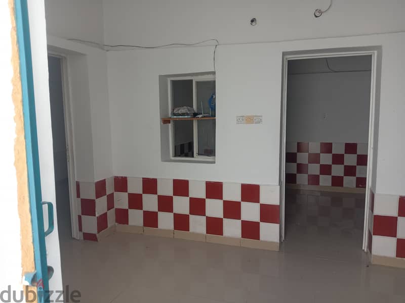 room for rent for small family in matrah near of fish market in 1