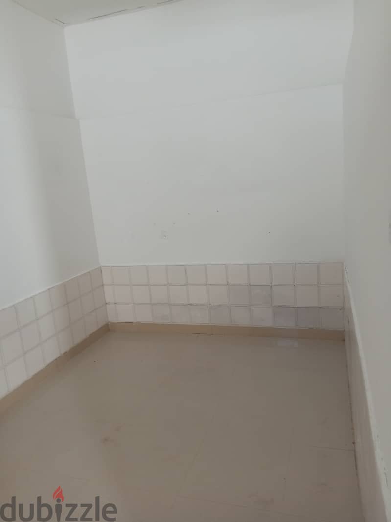 room for rent for small family in matrah near of fish market in 2