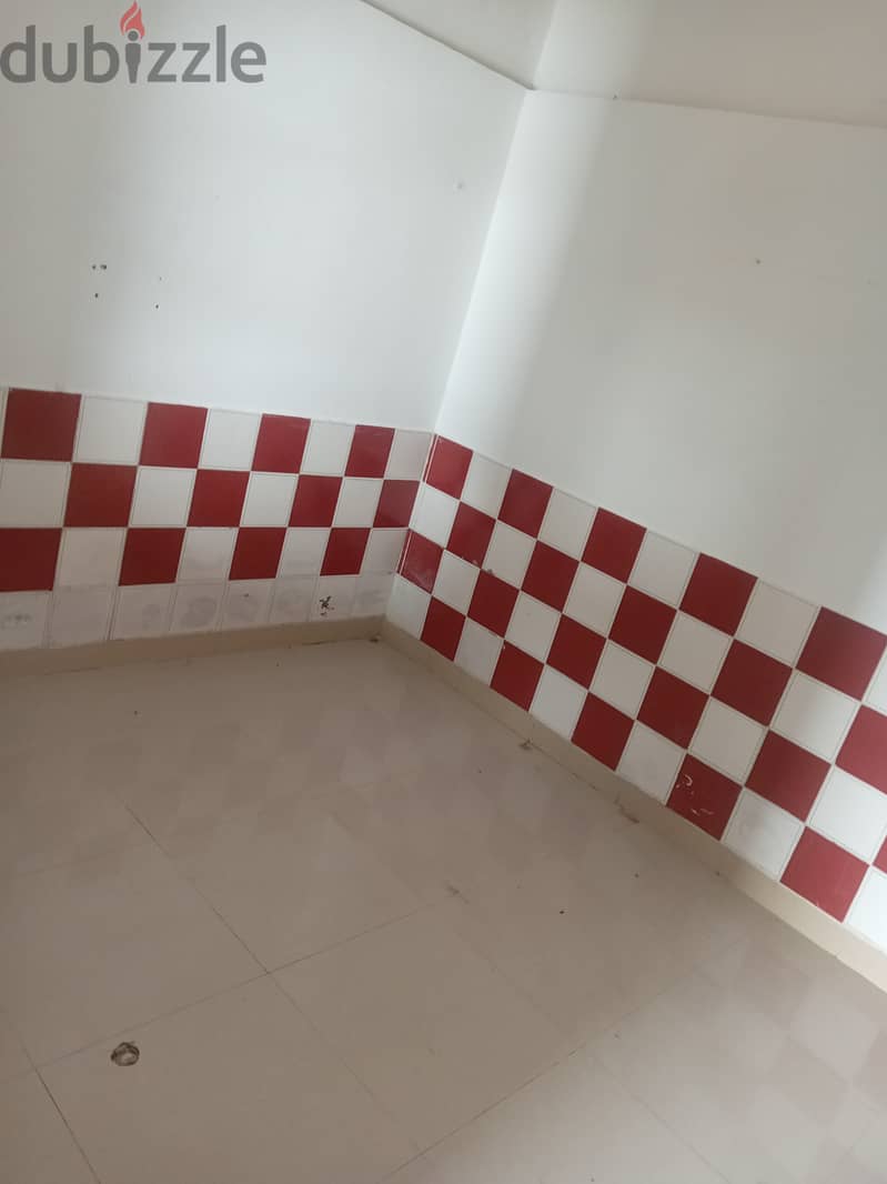 room for rent for small family in matrah near of fish market in 4