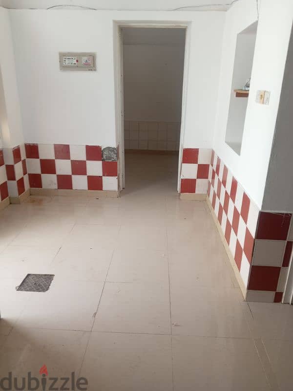 room for rent for small family in matrah near of fish market in 5