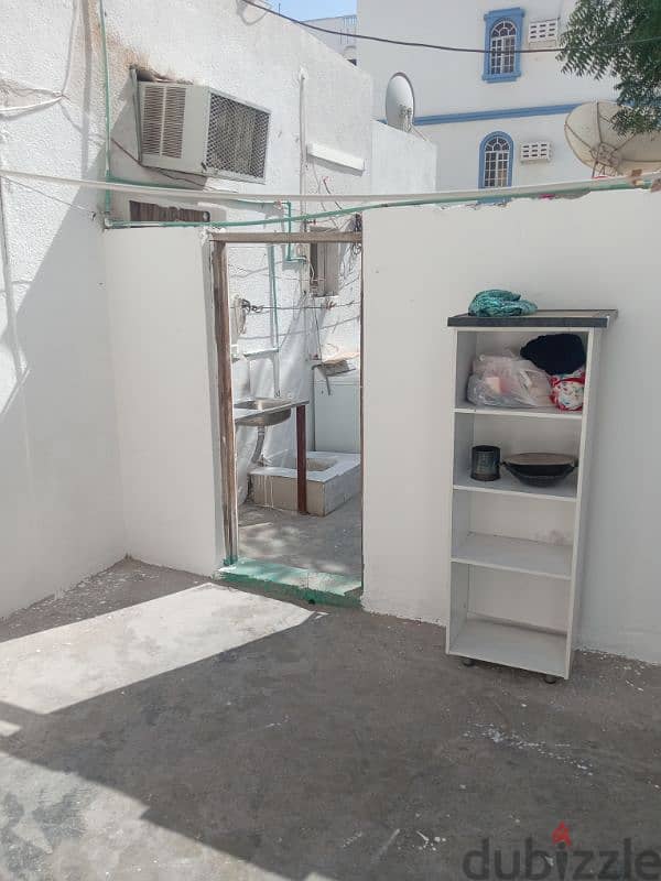 room for rent for small family in matrah near of fish market in 9