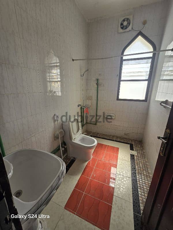 Bathroom and kitchen room next to Souq akoud 1