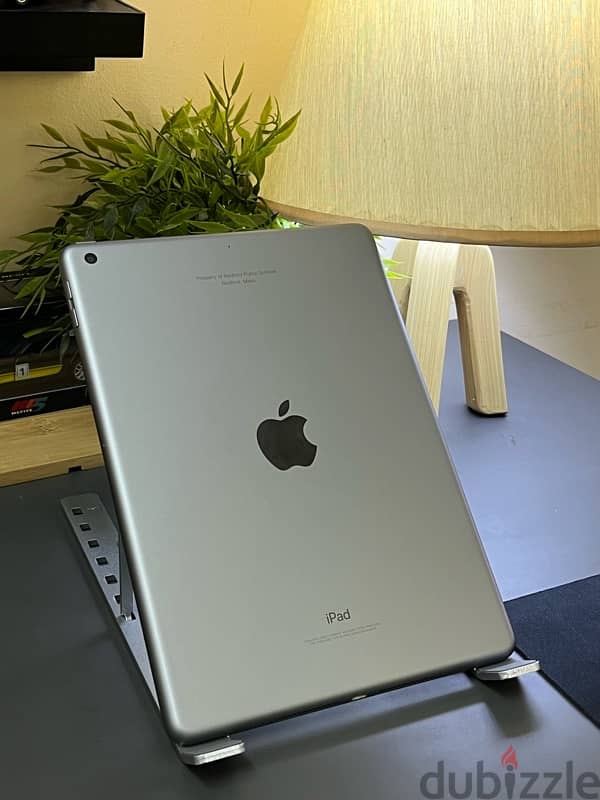 iPad 5th gen WITH FREE SPEAKERS 1