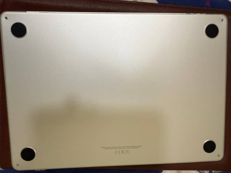 Under Warrenty Macbook Air 13.6" / 8GB / 256GB/M3. Silver Color. 2