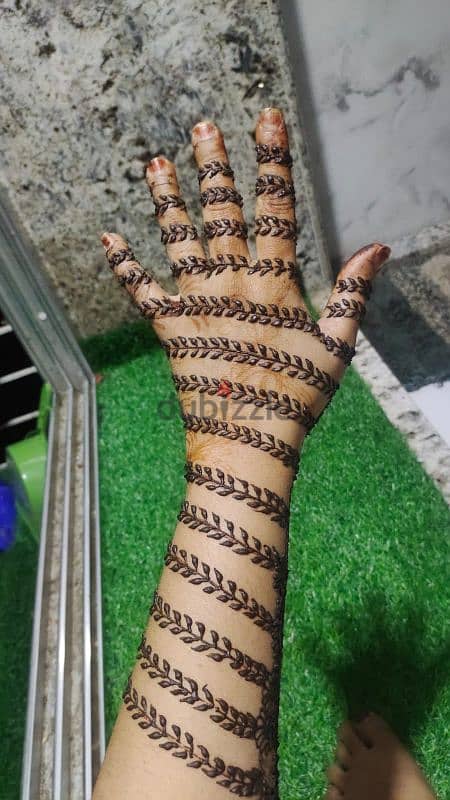 Henna artist 3