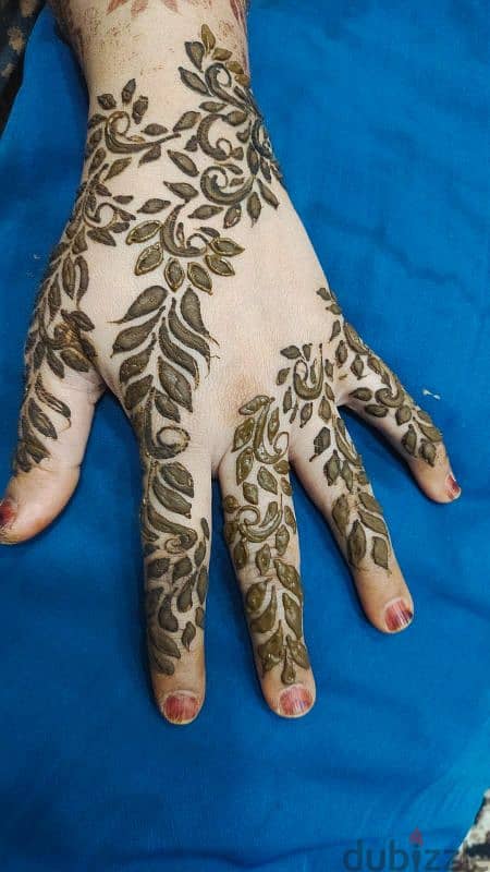 Henna artist 4