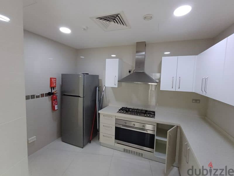 Apartment for rent in Al Qurm funzone للأجار في القرم مقابل 16