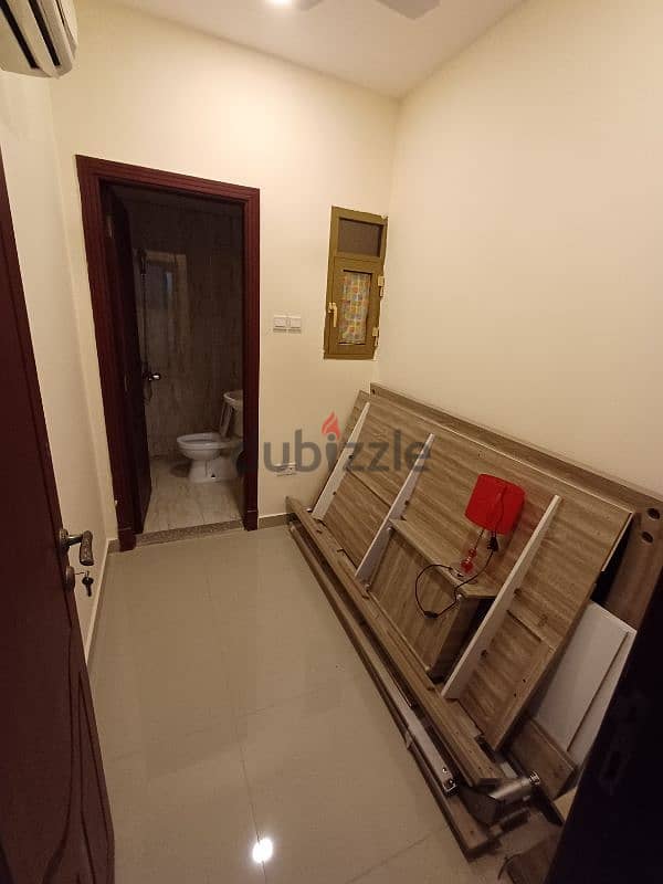 شقه للأجار في بوشر مفروشه  for rent in Bousher, partially furnished 4