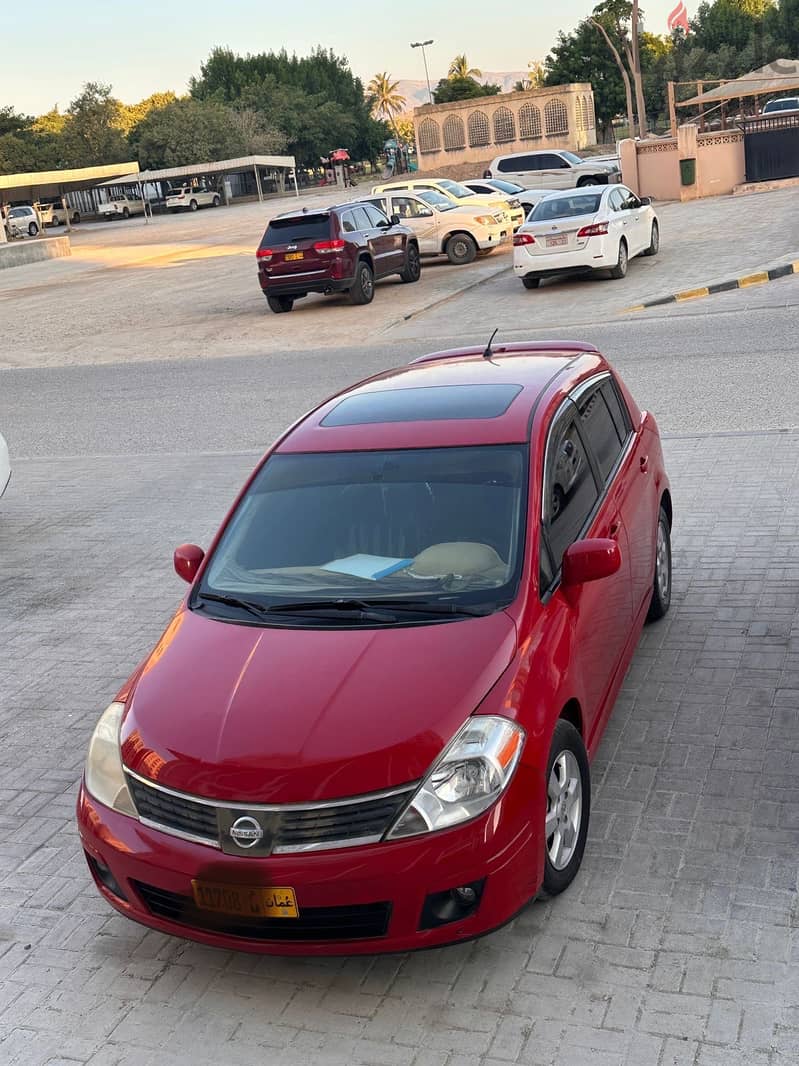 Urgent selling nissan versa 2009 1st option clean car 0