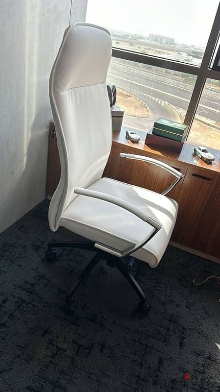 BRAND NEW OFFICE CHAIR FOR SALE 4