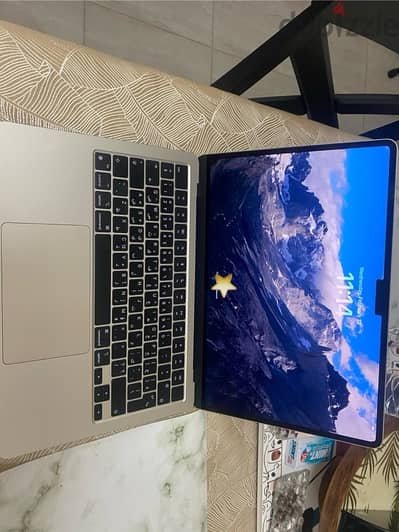 Macbook air M3 13 inch (open to negotiate)