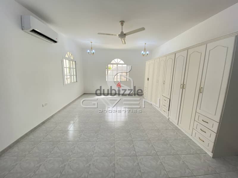 Spacious 4 BHK Villa for Rent in Prime Location - MSQ! 5