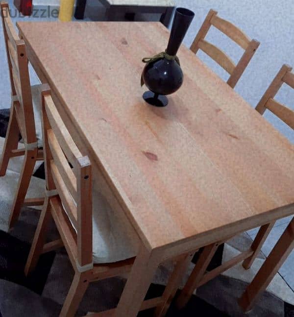 . طاولة  سفرة  مع اربع كراسي  . dining table with 4 chairs 1