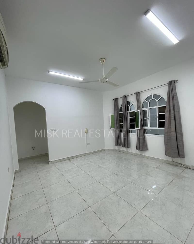 Spacious 3 Bedroom Apartment FREE WIFI – Al Mawaleh South 1