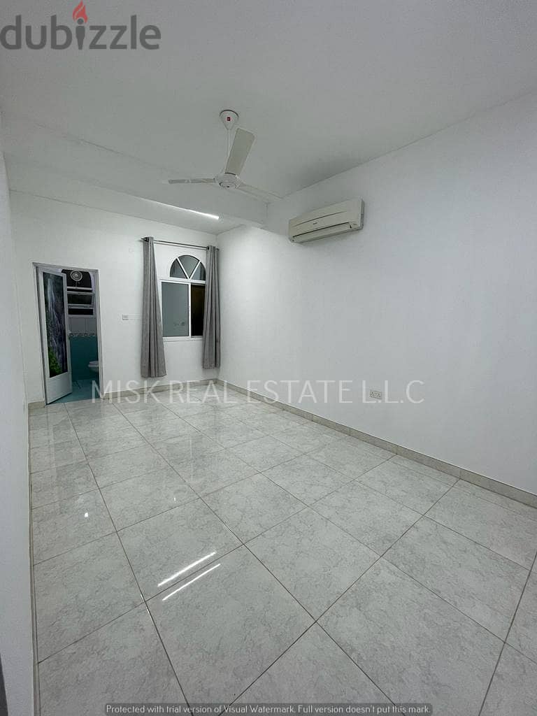 Spacious 3 Bedroom Apartment FREE WIFI – Al Mawaleh South 2