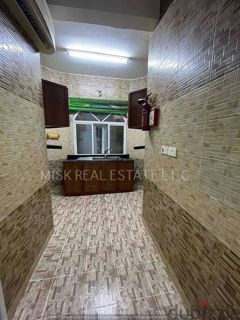 Spacious 3 Bedroom Apartment FREE WIFI – Al Mawaleh South 3