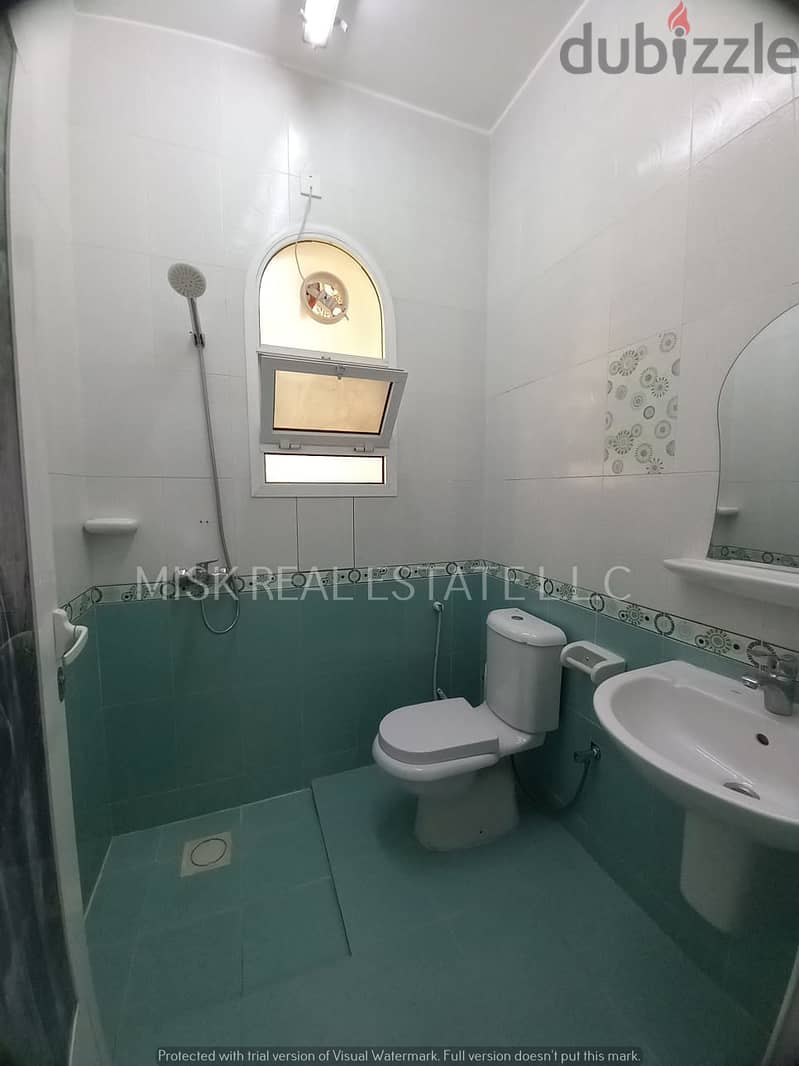 Spacious 3 Bedroom Apartment FREE WIFI – Al Mawaleh South 6