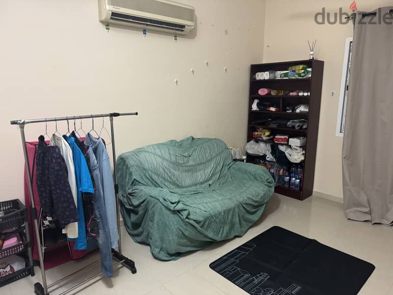 1 furnished apartment room is avalaible for rent in Al Khuwair 2