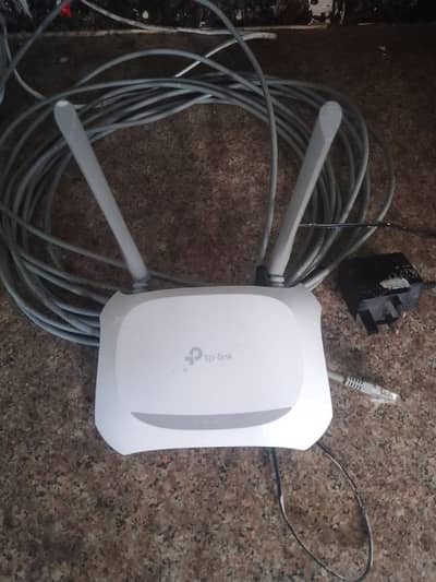 TP LINK & D LINK  2 ROUTER WITH CABLE 15 MITER