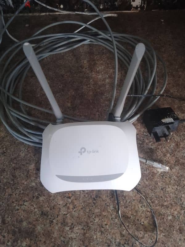 TP LINK & D LINK  2 ROUTER WITH CABLE 15 MITER 0