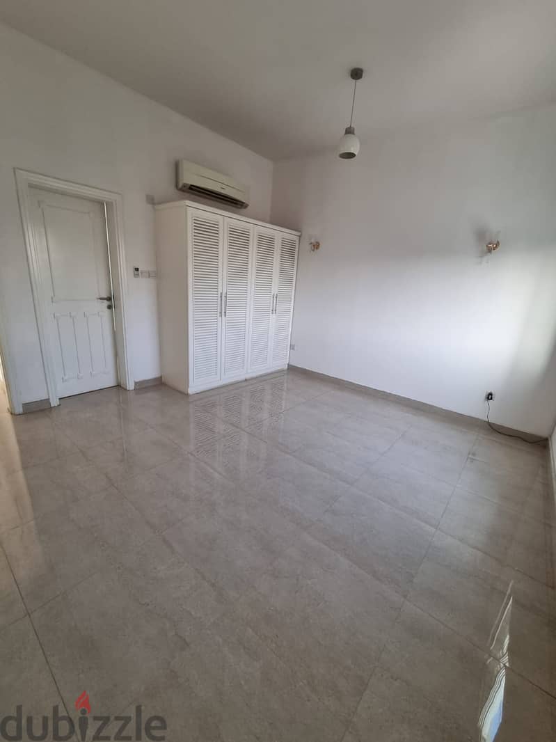 villa for rent in good area located al seeb sur alhadid 6