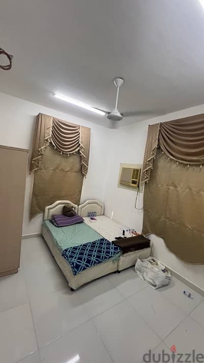 one room monthly rent with bathroom Avaiable in shariyah sur