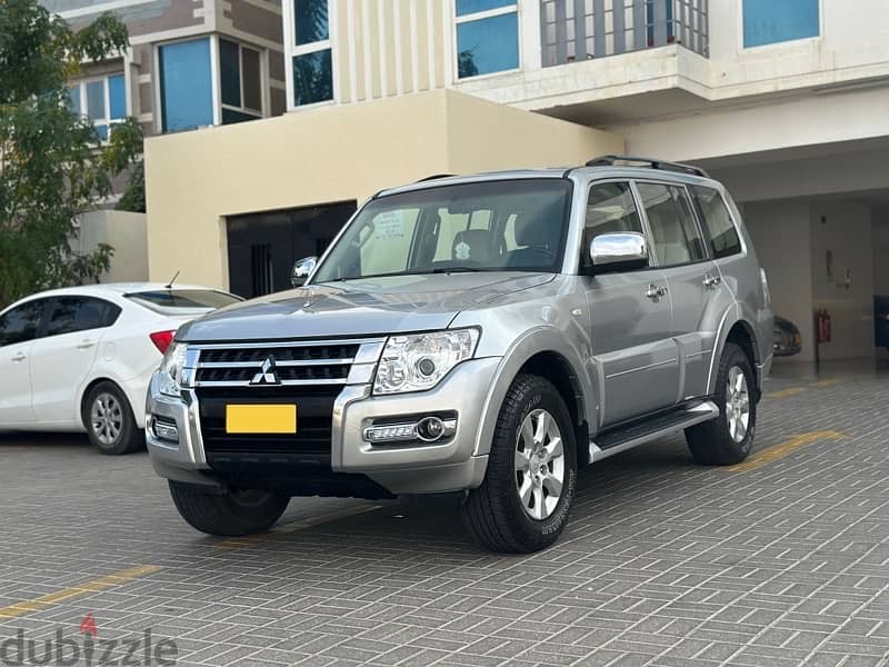 Mitsubishi Pajero 2018 oman car 3.5 original painting 0