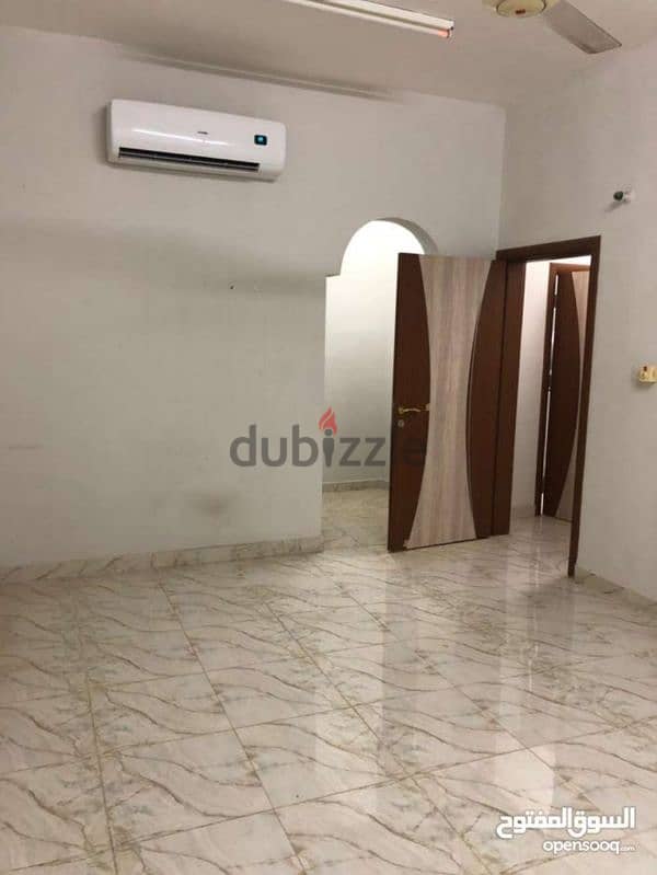 شقة نظيفة بسعر وموقع خيالي للايجار. A clean apartment at a great price 3